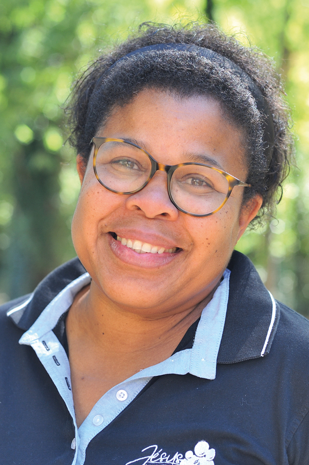 Portrait de Céline Mathieu, responsable du Ministère des femmes